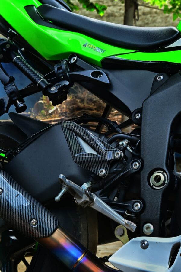 Foot Pedal Guard Carbon Finish For Kawasaki Ninja Zx6r
